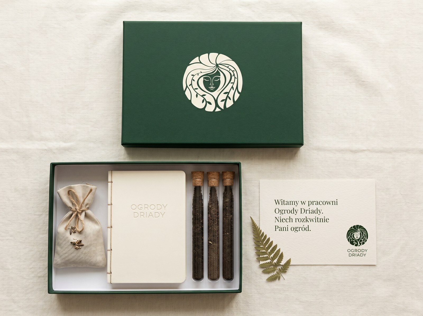 Welcome pack dla nowego klienta w pudełku z naturalnymi materiałami.
